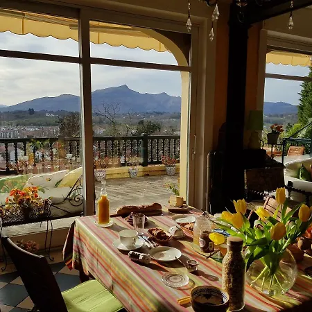 La Croix Basque فندق مبيت وإفطار 4*