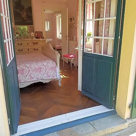 La Croix Basque לינה וארוחת בוקר 4*
