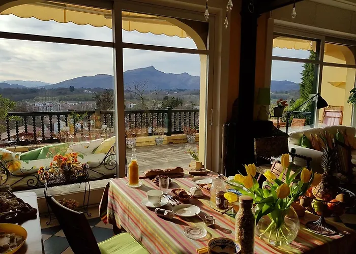La Croix Basque Bed & Breakfast 4*